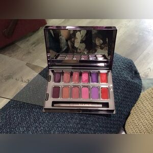 Urban Decay Lip Palette with brush